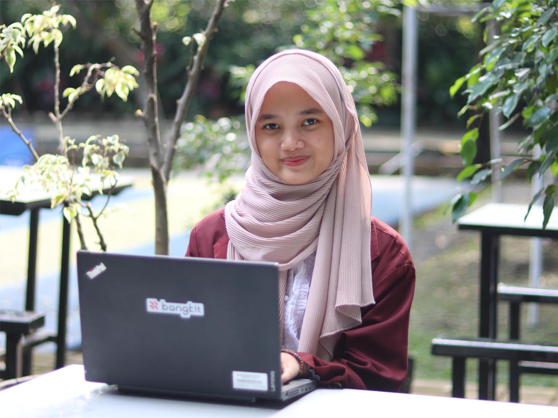 Biaya Pendidikan Kelas Reguler dan Non Reguler Per Semester Hanya 5 Juta untuk Digital Bisnis S1 Serta Peluang Beasiswa S1