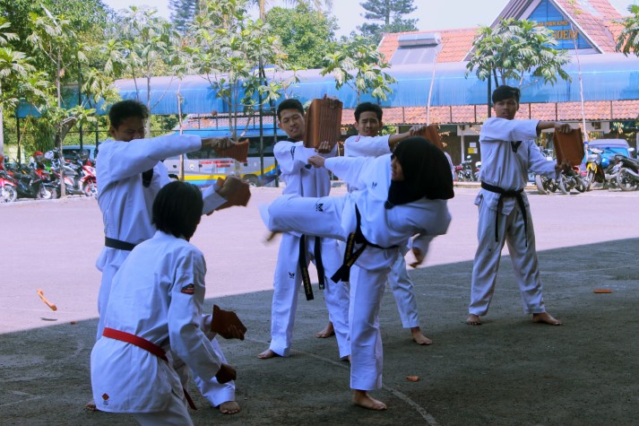 Mengatasi Tantangan Sosial dan Emosional di Sekolah Menengah Pertama